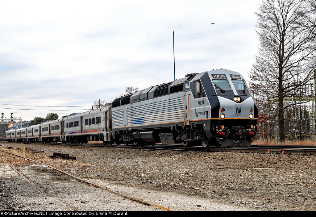 NJT 4009 on train 1213